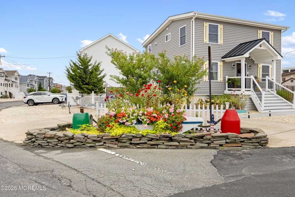 4 Weaver Drive, Manahawkin