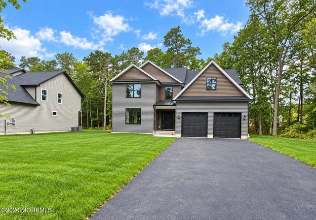 2 Railroad Avenue, Bayville