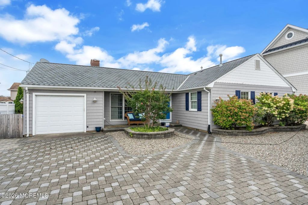323 Bay Lane, Mantoloking