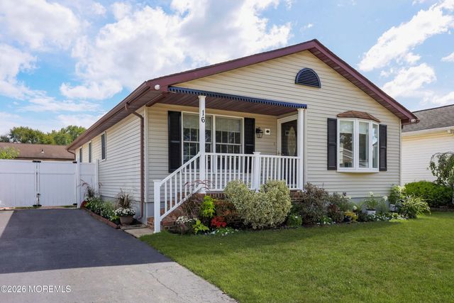 16 Pine Tree Lane, Manalapan