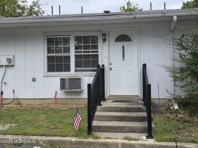 535 Dartmoor Court C, Lakewood