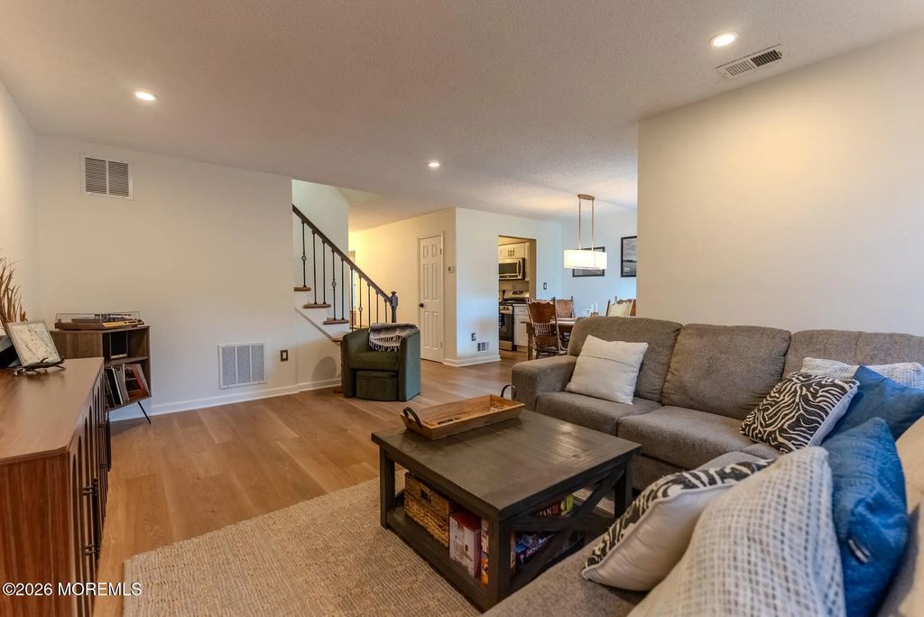 33 Farragut Square, Freehold