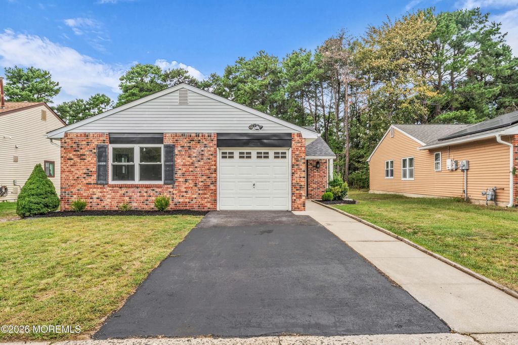 18 Whitecap Way, Brick