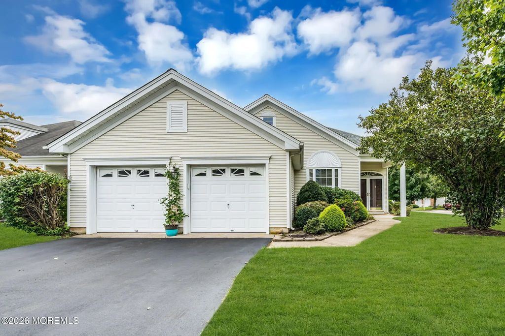2 Summerlawn Drive, Lakewood