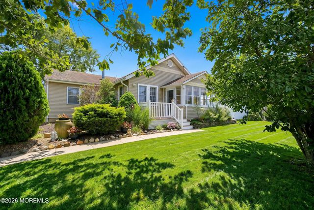 726 Forepeak Avenue, Beachwood