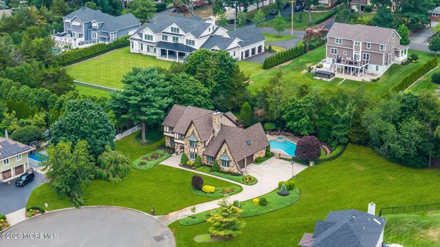 2520 Autumn Drive, Wall