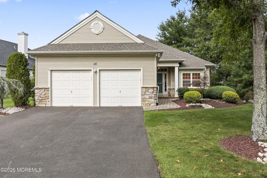 15 Narrowbrook Court, Manalapan