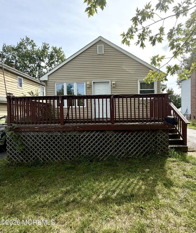 124 Burlington Avenue, Leonardo