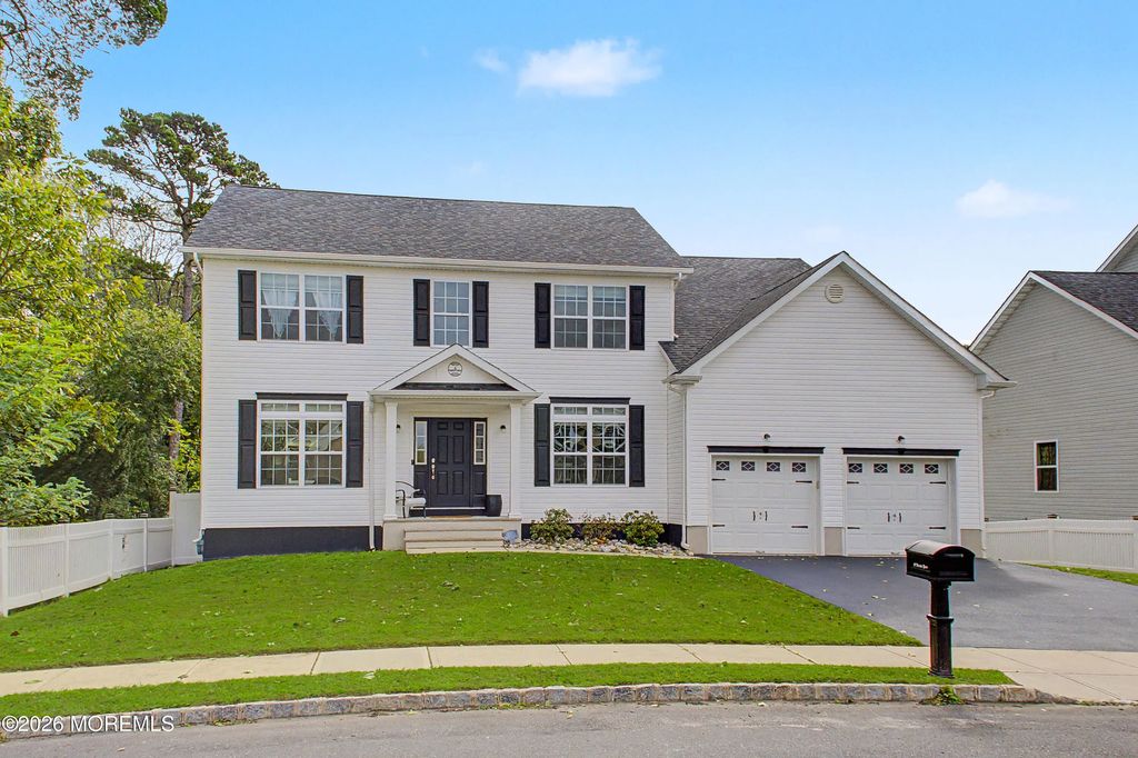 4 Prairie Lane, Bayville