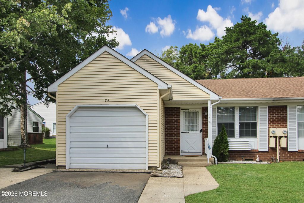 8a Quincy Drive, Whiting