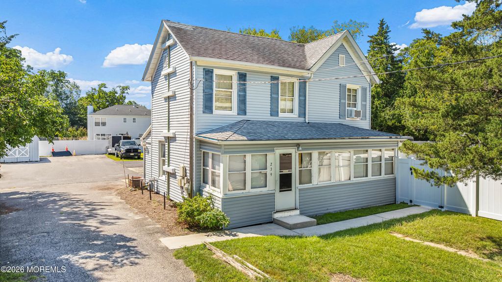 239 Drum Point Road, Brick