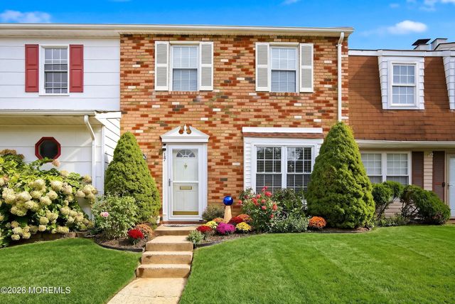 17 Kingsley Way, Freehold