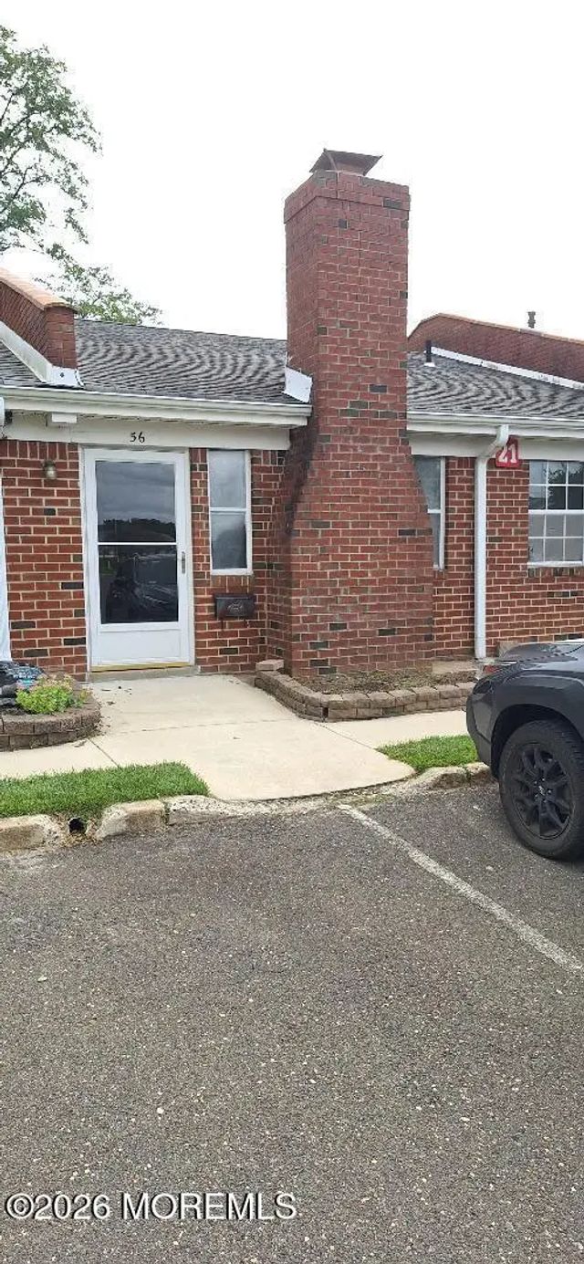 56 Breeze Court, Brick