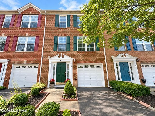 61 Saxton Road, Farmingdale