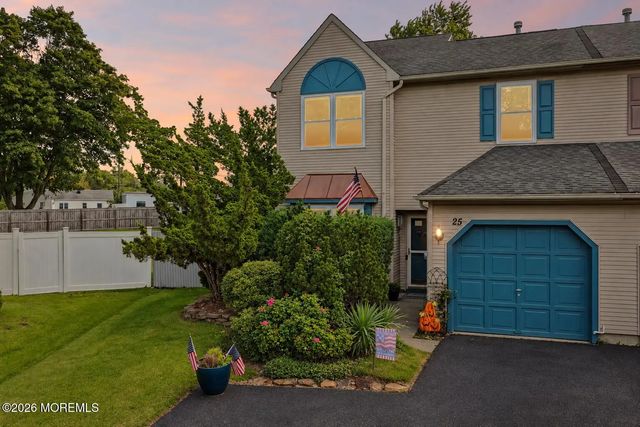 25 Longbrook Lane, Freehold