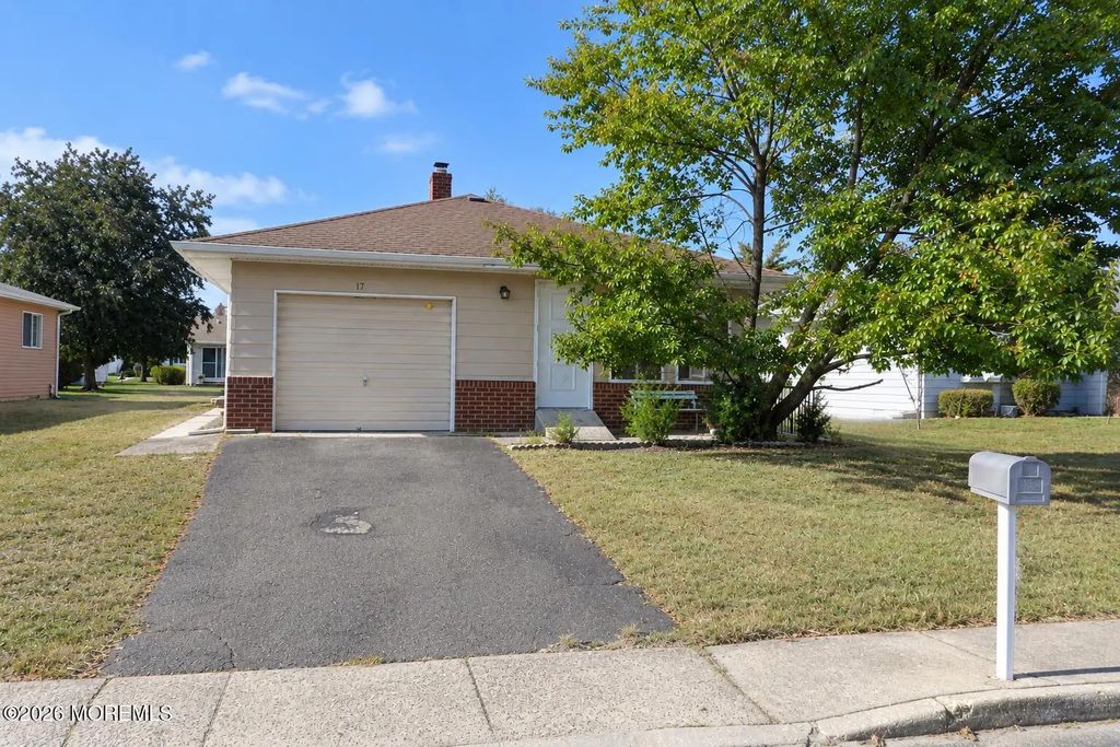 17 Spanish Wells Street, Toms River
