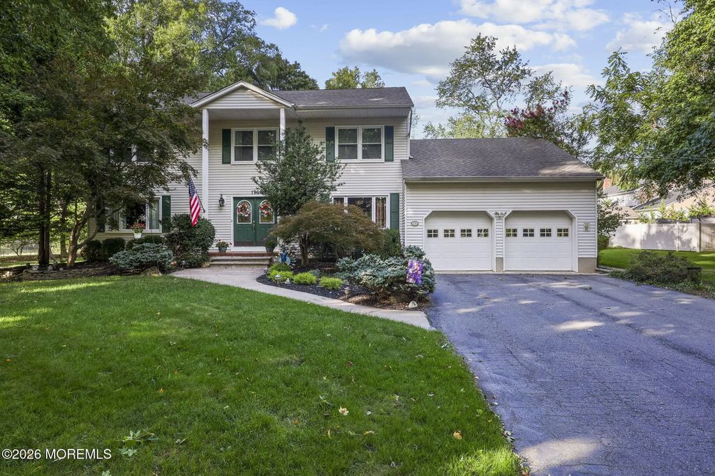 178 Adelphia Road, Farmingdale