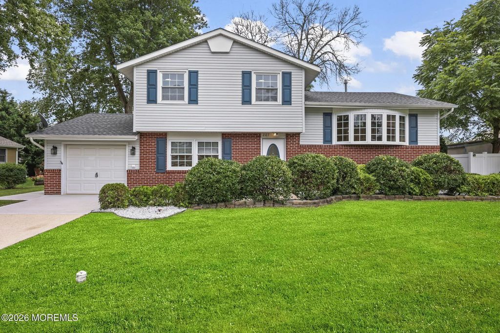 207 Lake Winnepesaukee Drive, Tuckerton