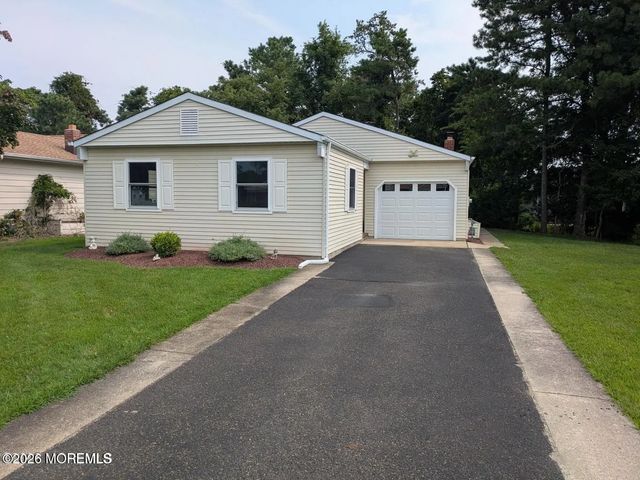 18 Maison Way, Toms River