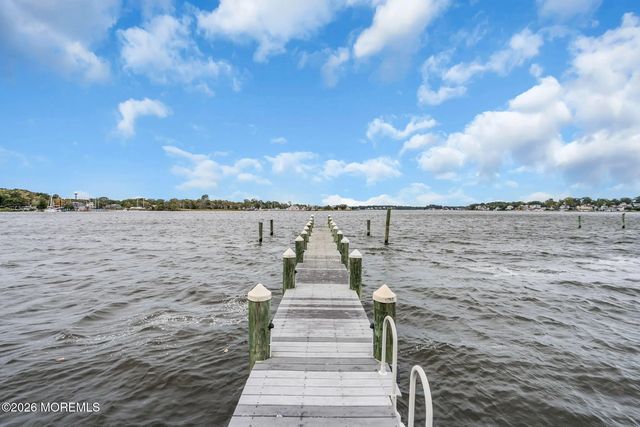 42 Cove Road W, Bayville