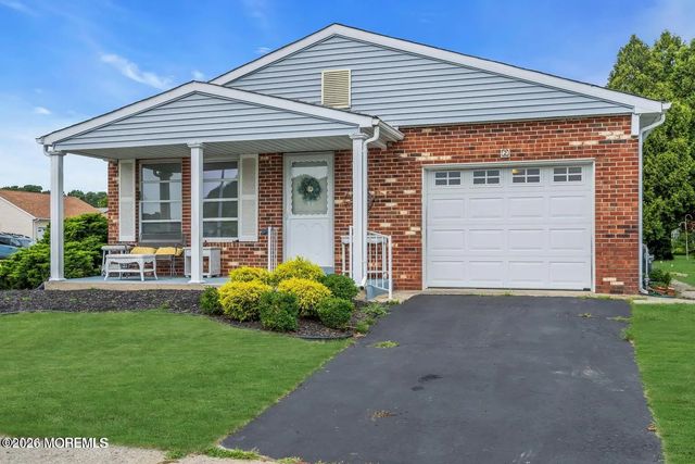 2 Tropicana Court, Toms River