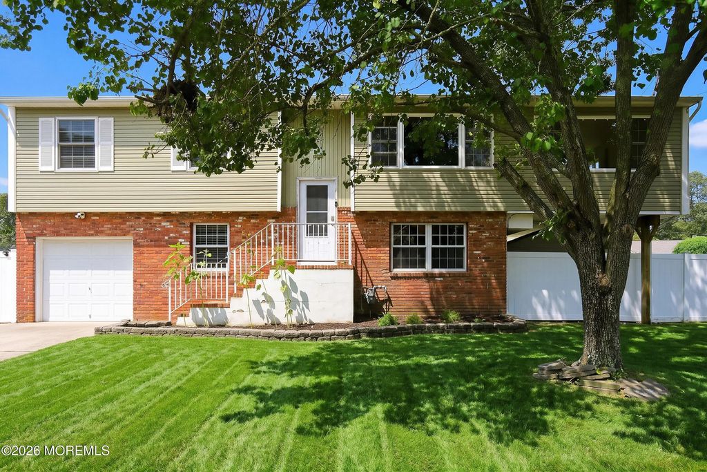 242 Point Pleasant Avenue, Bayville