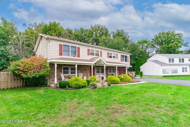 21 Winthrop Drive, Manalapan