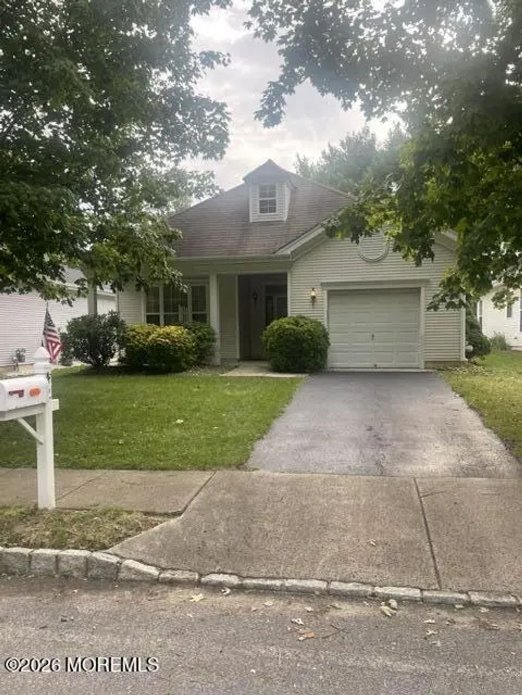 42 Spring Meadow Drive, Lakewood