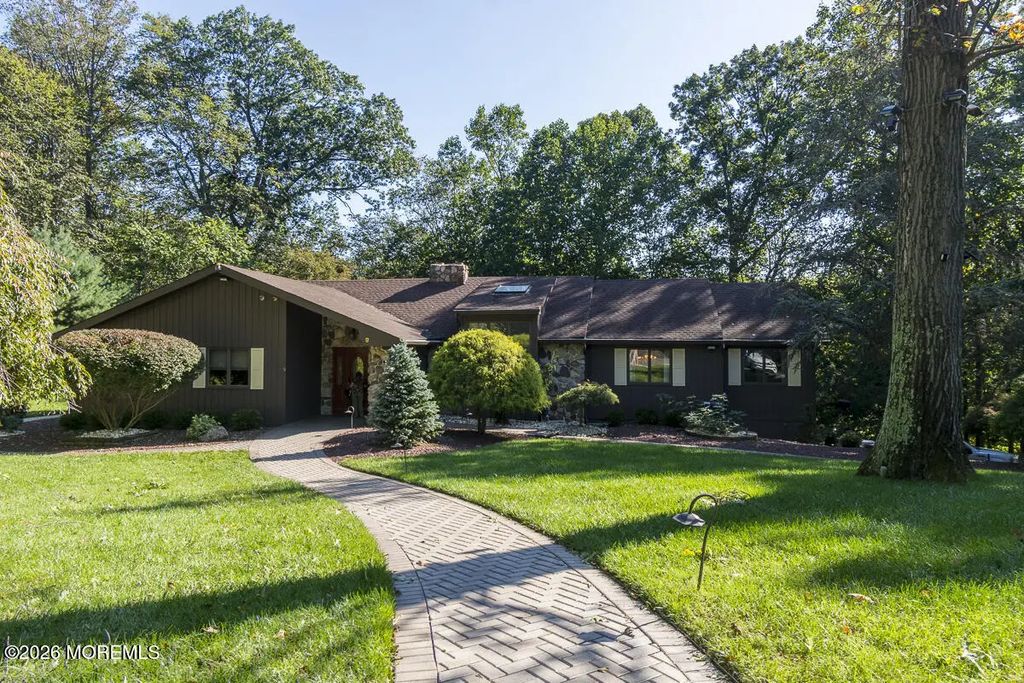 9 Jill Drive, Holmdel