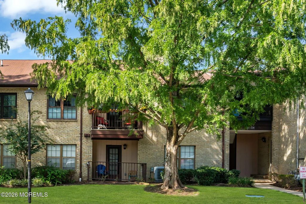1102 Wellington Place, Matawan