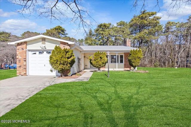 13 Tudor Court, Brick