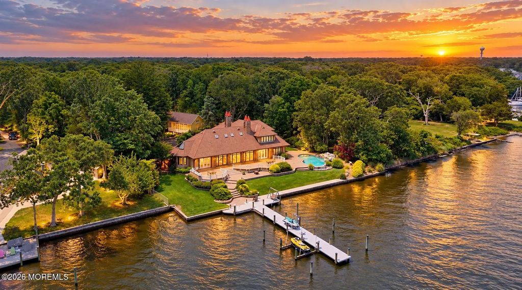 99 Holly Lane, Bayville