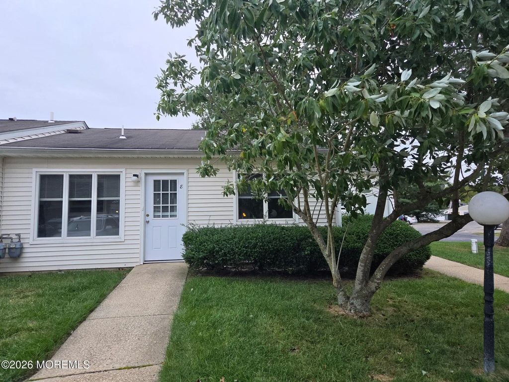 1700 Nj 37 W 114-08, Toms River