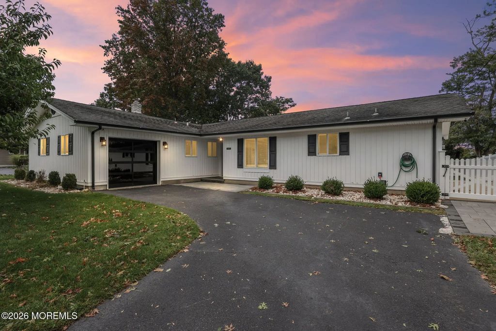 20 Middle Lane, Long Branch