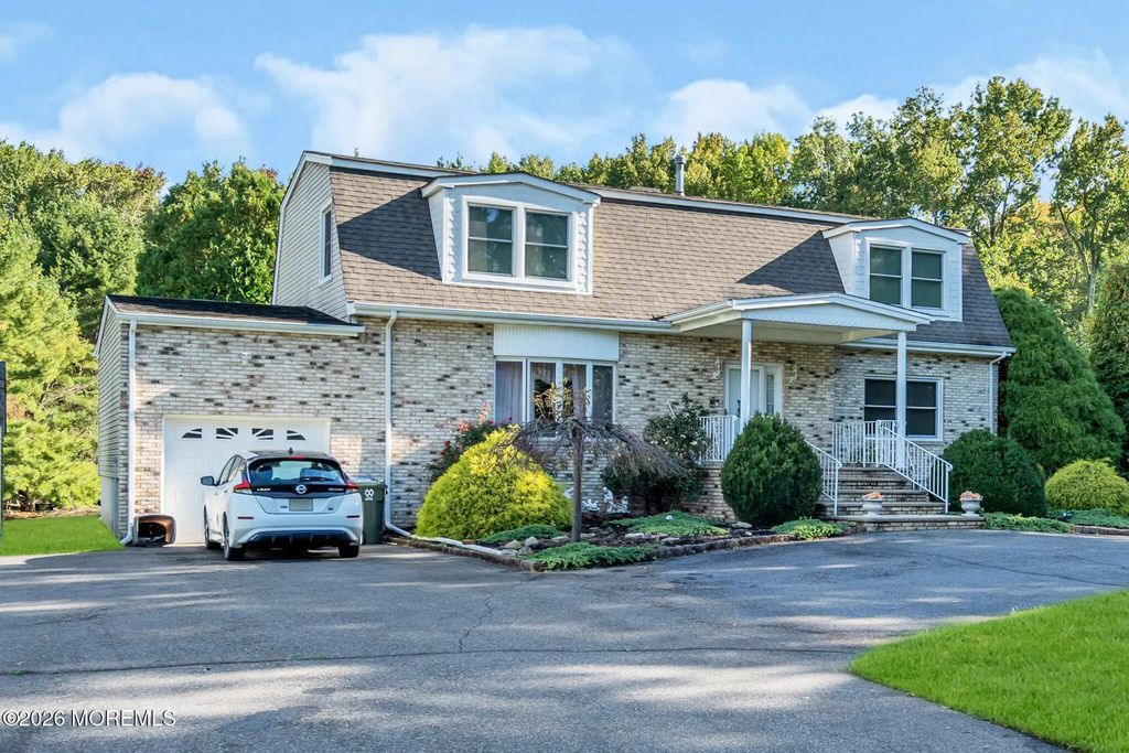220 Dey Grove Road, Monroe Twp