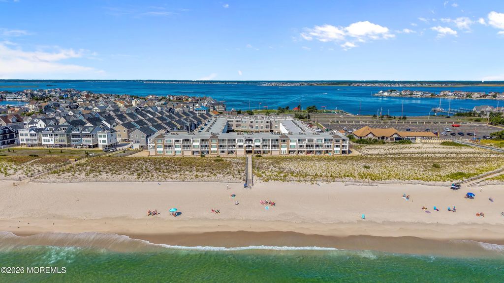 438 New Jersey 35 3201, Mantoloking