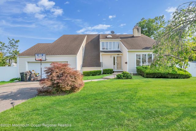 45 Roslyn Court, Long Branch