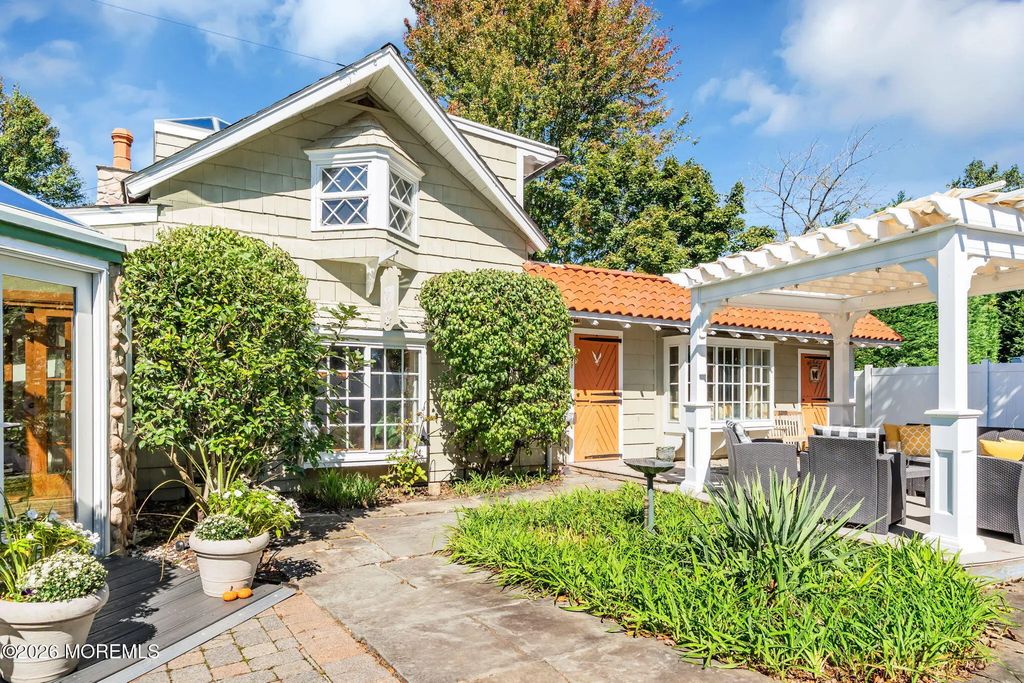 40 1/2 Main Street, Manasquan