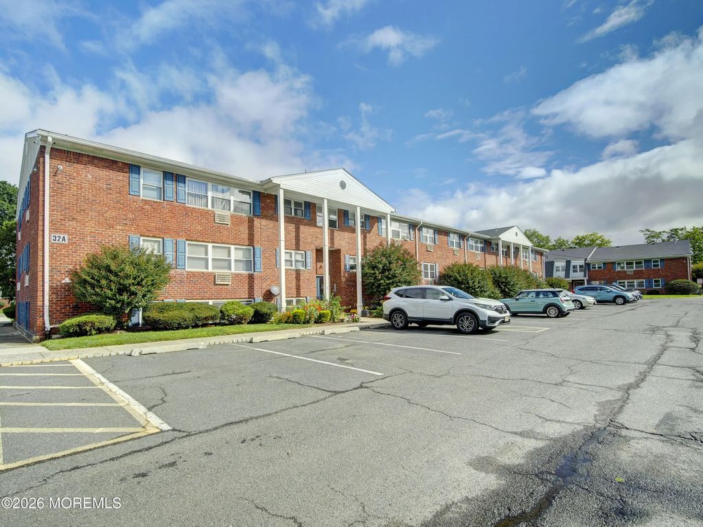 32a Woodedge Avenue 8, Edison