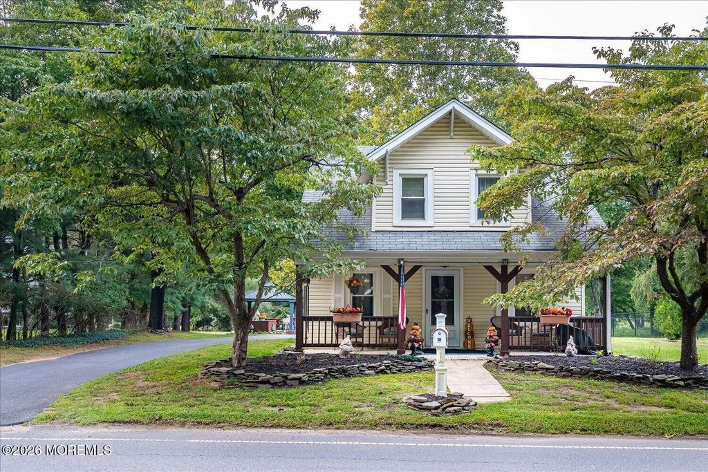 62 Taylors Mills Road, Manalapan