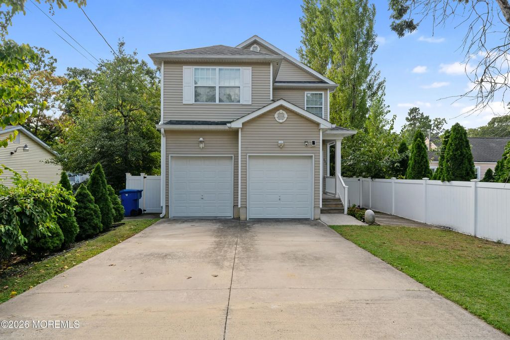 606 Barnegat Avenue, Toms River