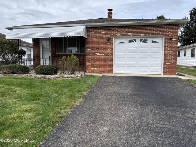 13 Newcastle Court, Toms River