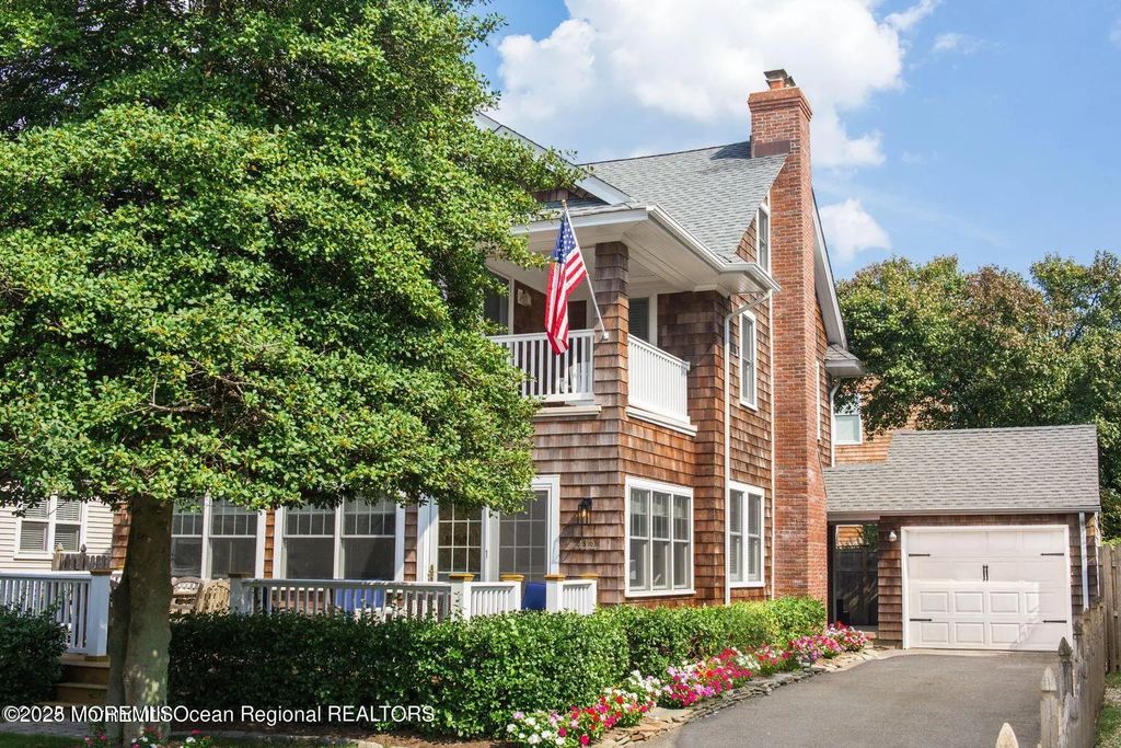413 Main Avenue, Bay Head