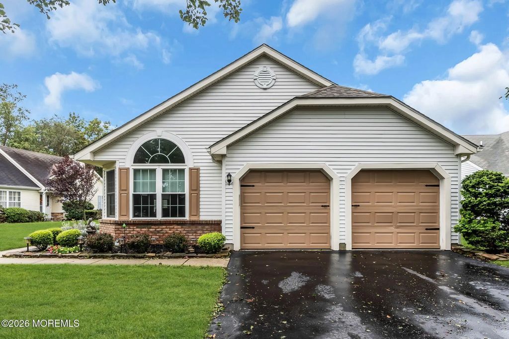 6 Winding River Road, Lakewood