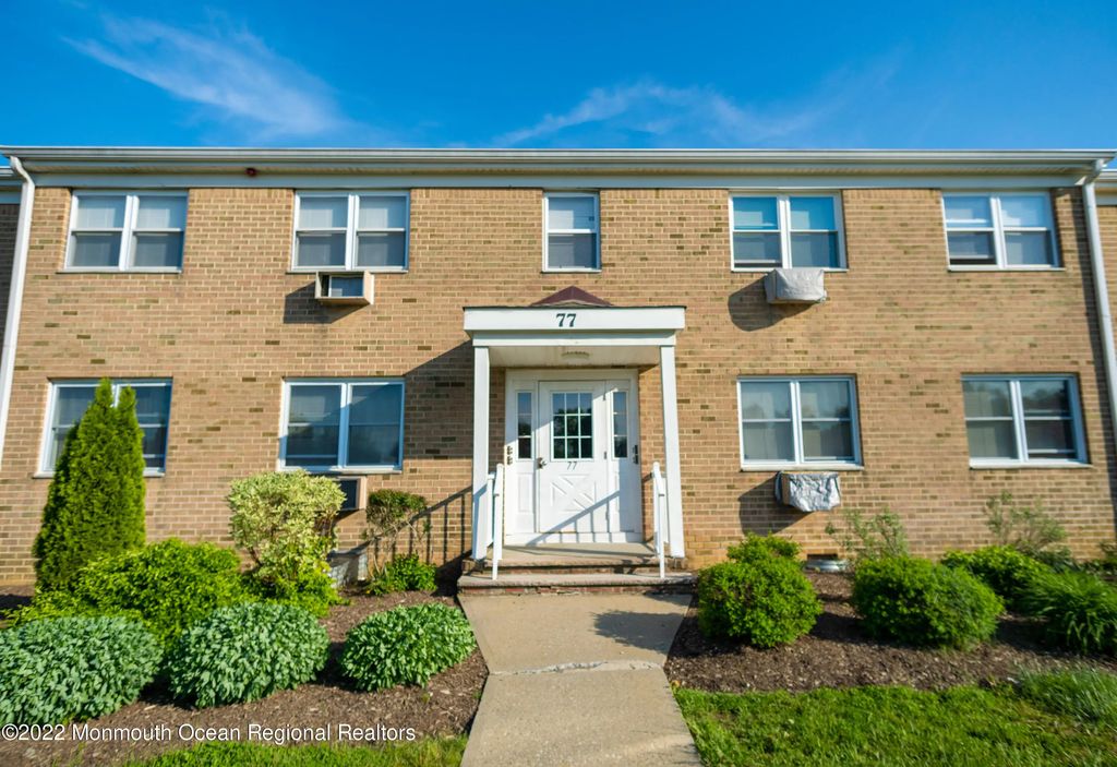77 Stonehurst Boulevard D, Freehold