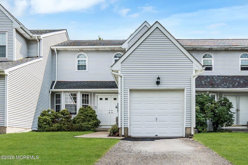 12 Munsee Trail, Branchburg
