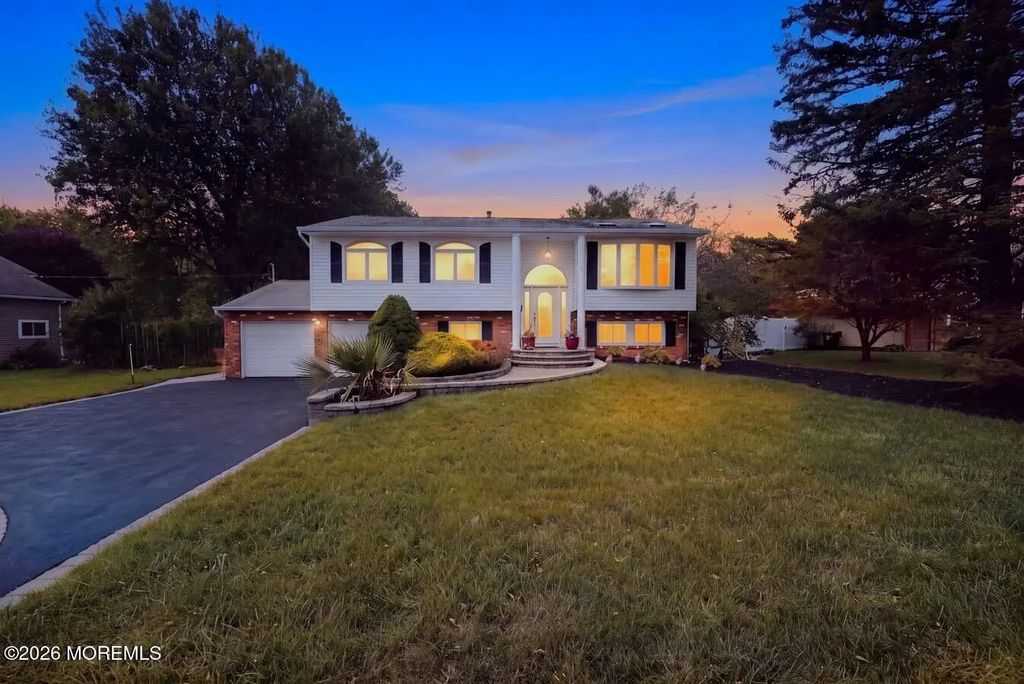 25 Koenig Lane, Freehold