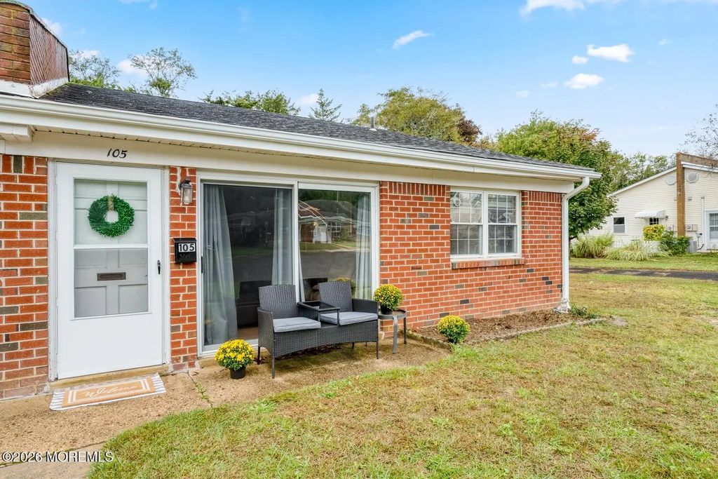 105 Waterfront Drive, Brick