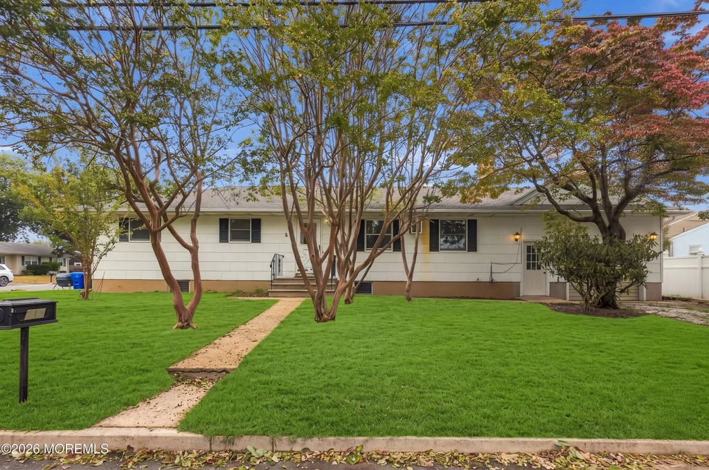 215 Huxley Drive, Brick