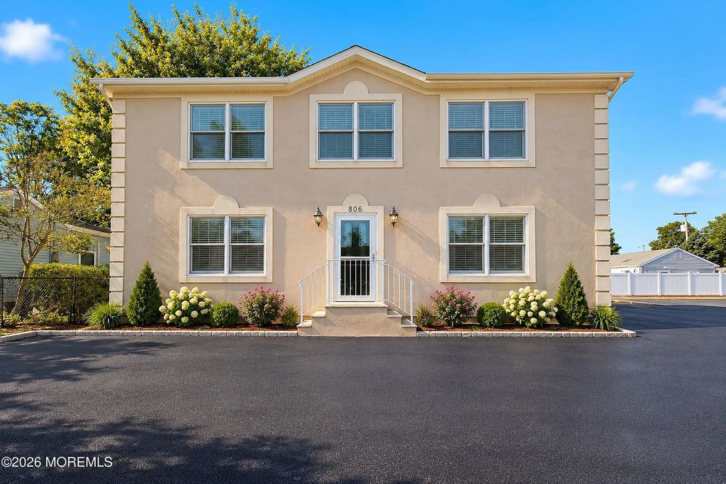 806 Fischer Boulevard, Toms River